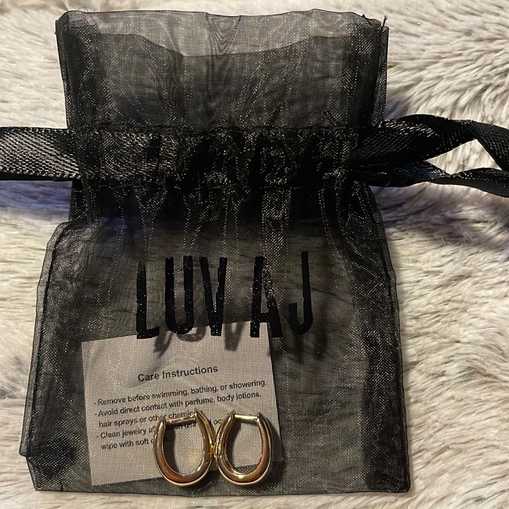 Mini Hoop Earrings 🎉